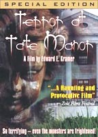 Terror at Tate Manor (2002) Обнаженные сцены