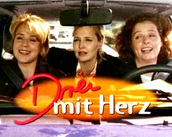 Drei mit Herz (2002) Обнаженные сцены