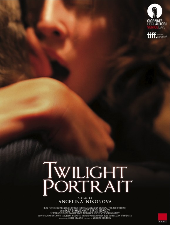 Twilight Portrait (2011) Обнаженные сцены